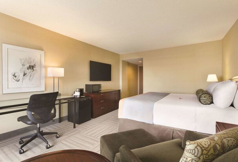 Coast Victoria Hotel & Marina By Apa