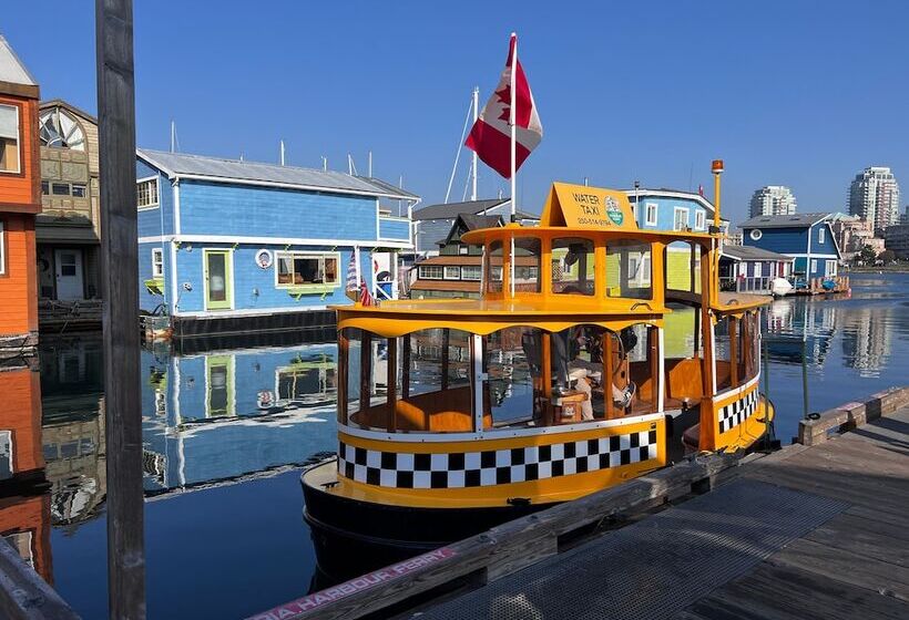 Coast Victoria Hotel & Marina By Apa