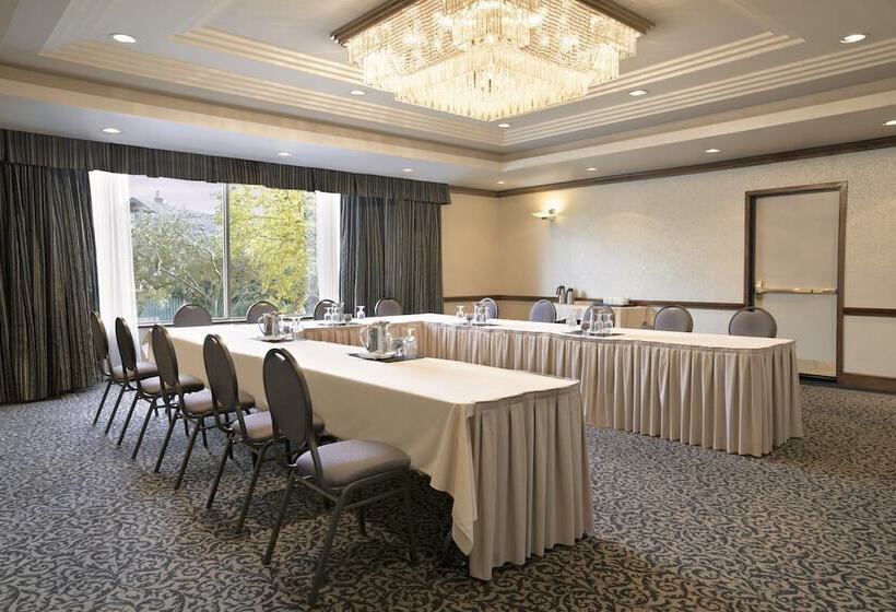 Coast Victoria Hotel & Marina By Apa