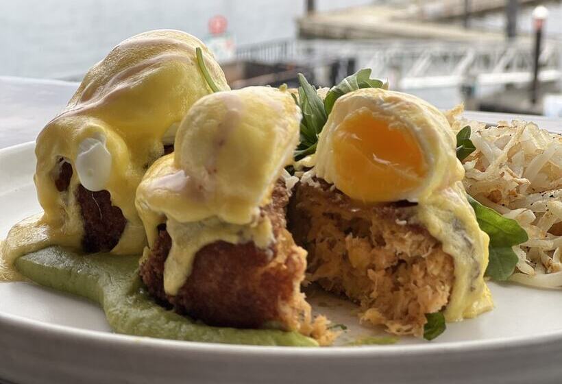 Coast Victoria Hotel & Marina By Apa