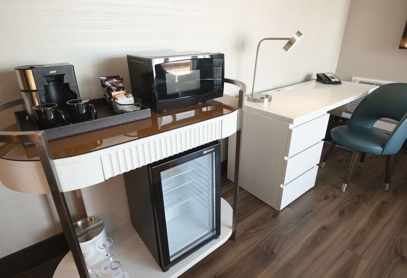 Coast Victoria Hotel & Marina By Apa