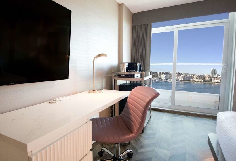 Coast Victoria Hotel & Marina By Apa