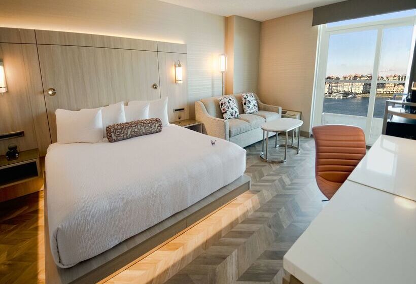 Coast Victoria Hotel & Marina By Apa