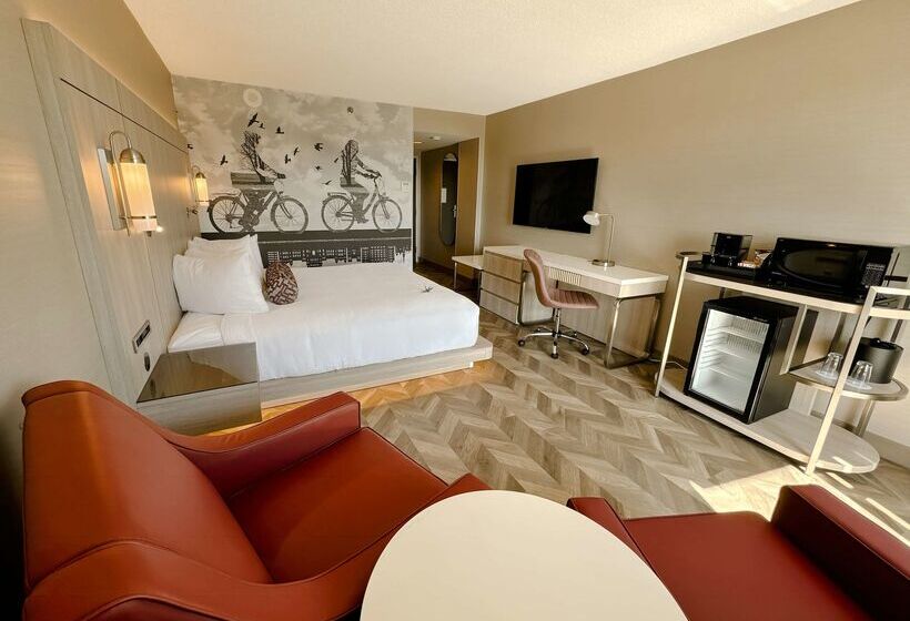 Coast Victoria Hotel & Marina By Apa