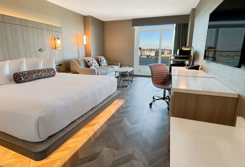 Coast Victoria Hotel & Marina By Apa