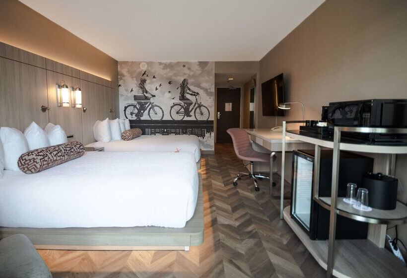 Coast Victoria Hotel & Marina By Apa