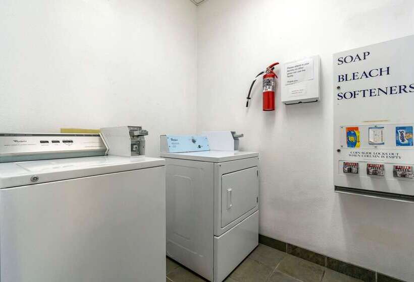 Отель Comfort Inn & Suites Seattle North