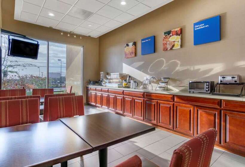 Отель Comfort Inn & Suites Seattle North