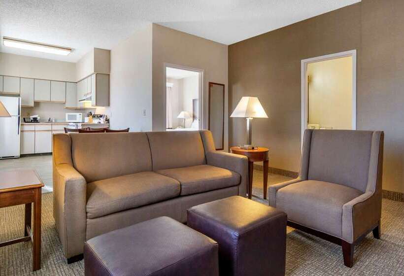 Отель Comfort Inn & Suites Seattle North