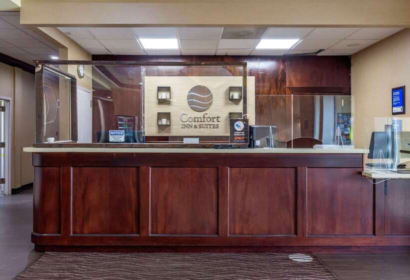 Отель Comfort Inn & Suites Seattle North