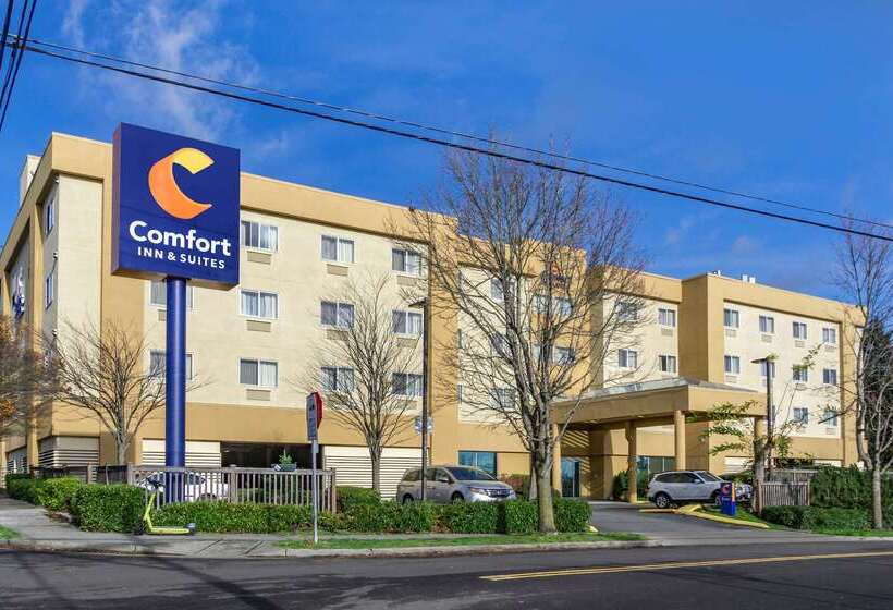 Отель Comfort Inn & Suites Seattle North