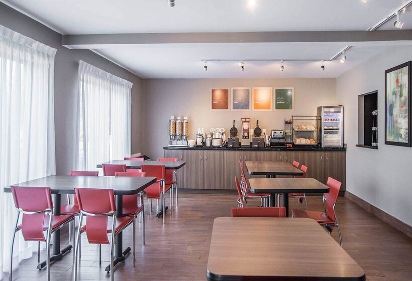 ホテル Comfort Inn East