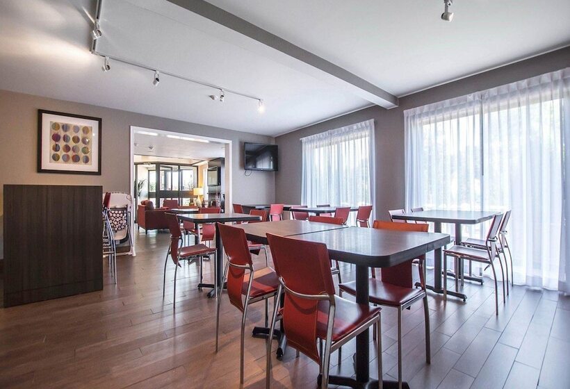 ホテル Comfort Inn East