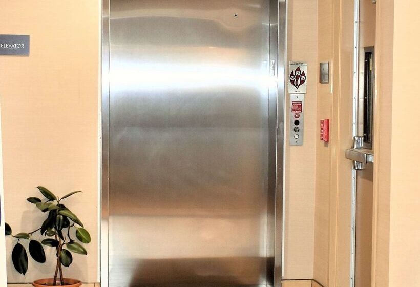 فندق Surestay Plus By Best Western Reading North