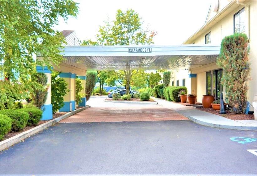 فندق Surestay Plus By Best Western Reading North