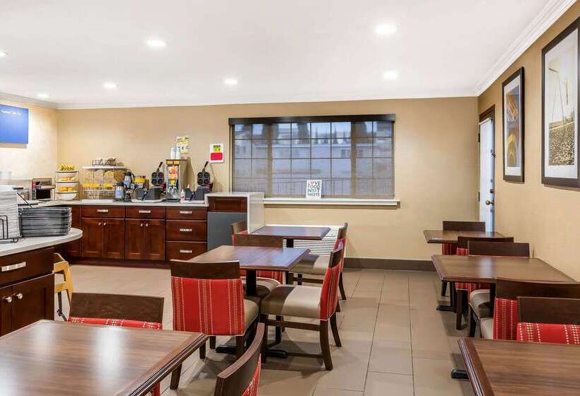 ホテル Comfort Inn Santa Monica  West Los Angeles