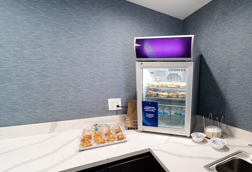 فندق Comfort Inn & Suites Wyomissing Reading