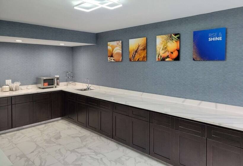 فندق Comfort Inn & Suites Wyomissing Reading