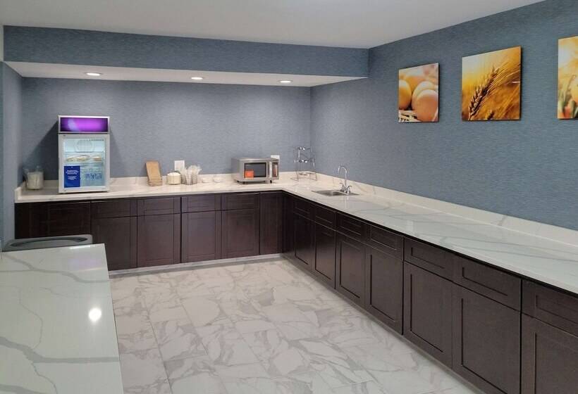 فندق Comfort Inn & Suites Wyomissing Reading