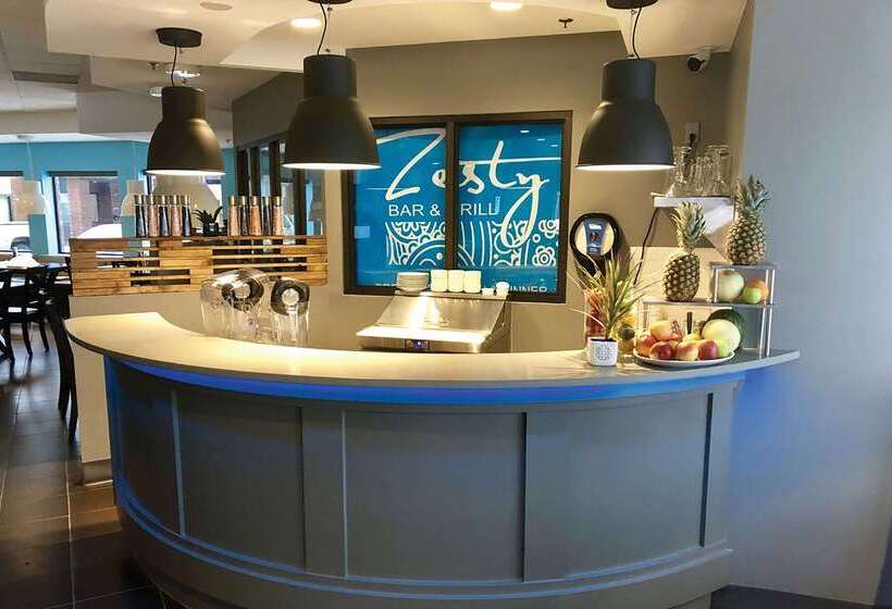 ホテル Comfort Inn West