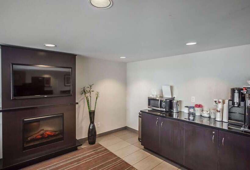 ホテル Comfort Inn West