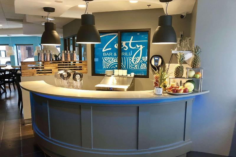 ホテル Comfort Inn West