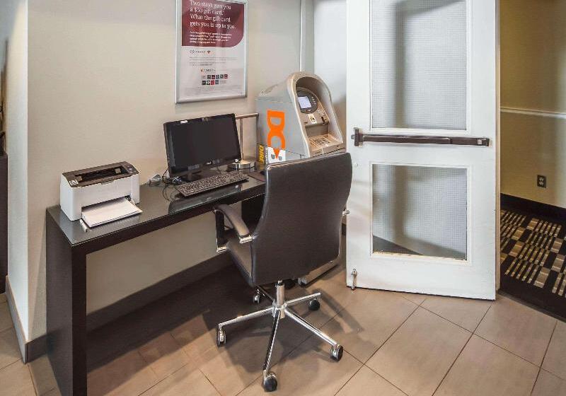 ホテル Comfort Inn West