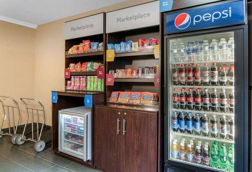 בית מלון כפרי Comfort Suites Near Vancouver Mall