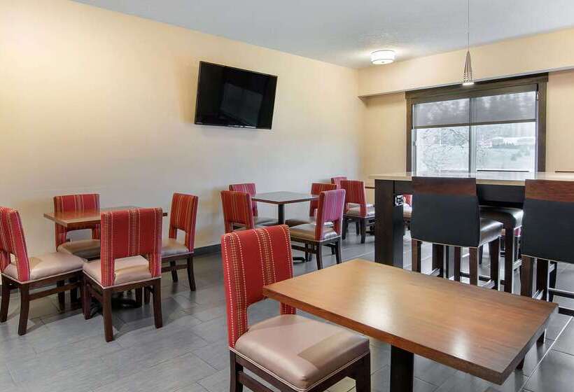 בית מלון כפרי Comfort Suites Near Vancouver Mall
