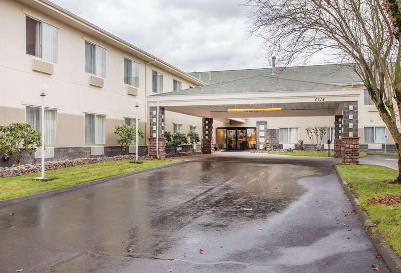 בית מלון כפרי Comfort Suites Near Vancouver Mall