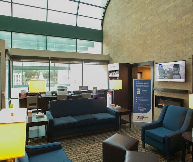 בית מלון כפרי Comfort Suites Oakbrook Terrace Near Oakbrook Center