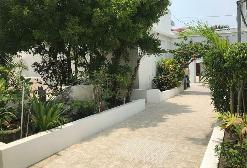 Отель Corona Del Mar