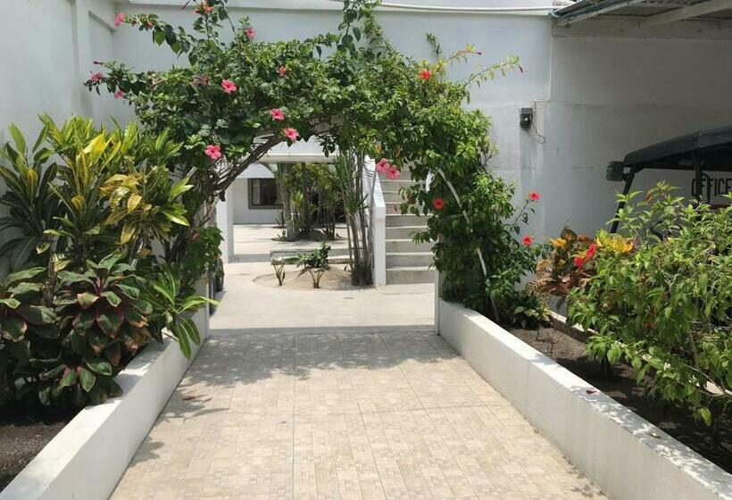 Отель Corona Del Mar