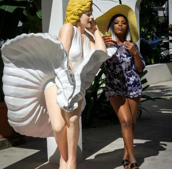 Отель Corona Del Mar