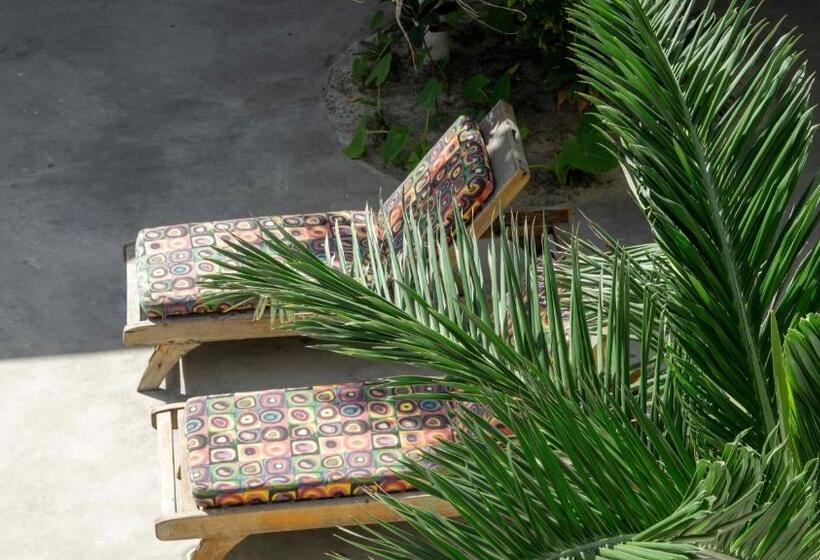 Отель Corona Del Mar