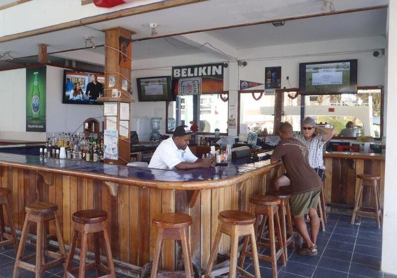 Отель Corona Del Mar