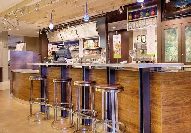 ホテル Courtyard Raleigh Crabtree Valley