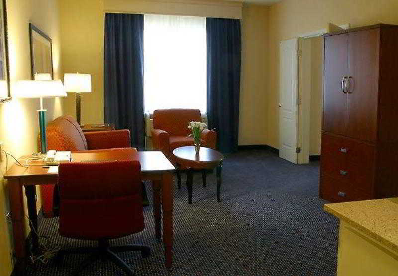 ホテル Courtyard Raleigh Crabtree Valley