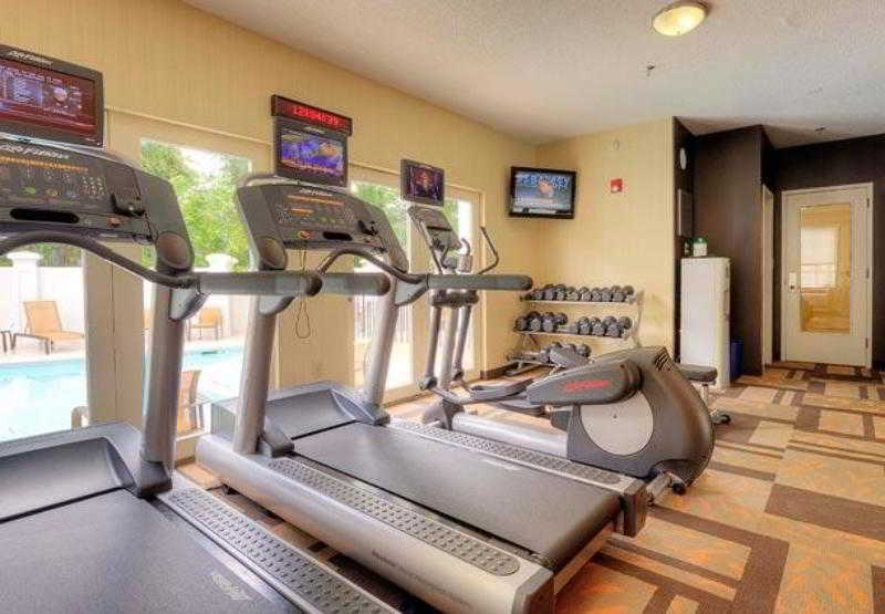 ホテル Courtyard Raleigh Crabtree Valley