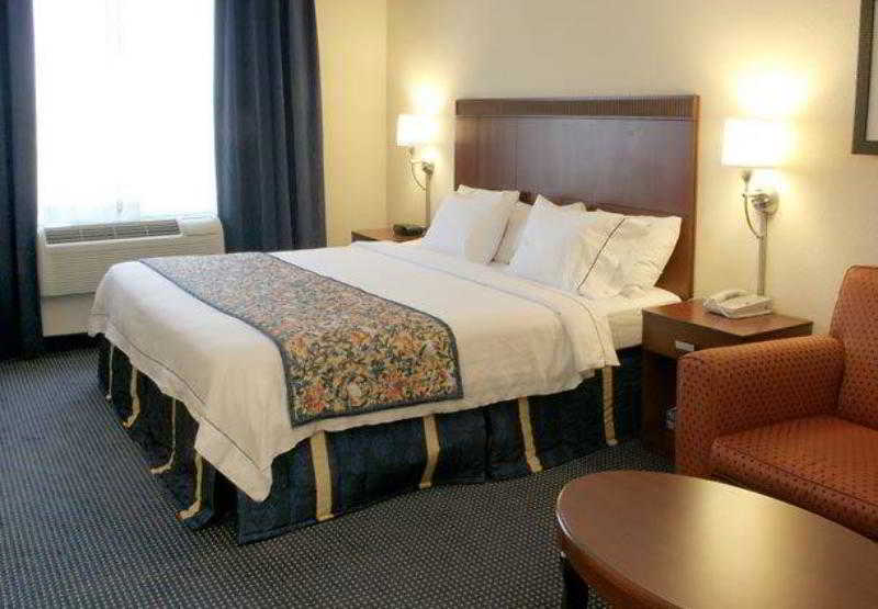 ホテル Courtyard Raleigh Crabtree Valley