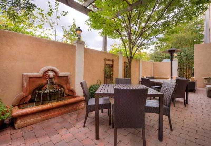 ホテル Courtyard Raleigh Crabtree Valley