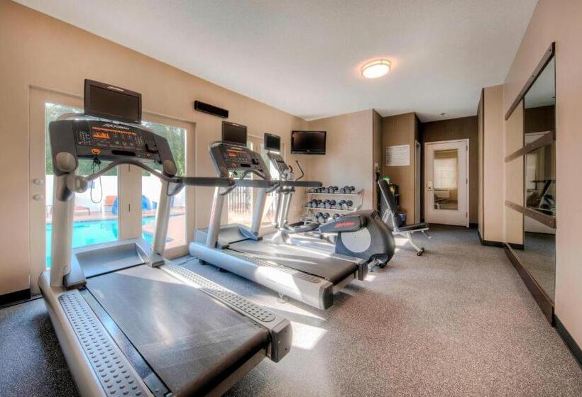 ホテル Courtyard Raleigh Crabtree Valley