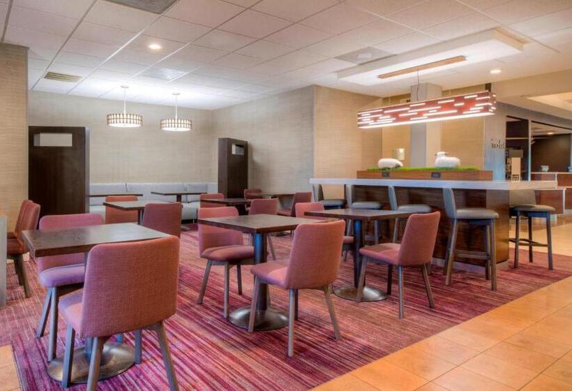 ホテル Courtyard Raleigh Crabtree Valley