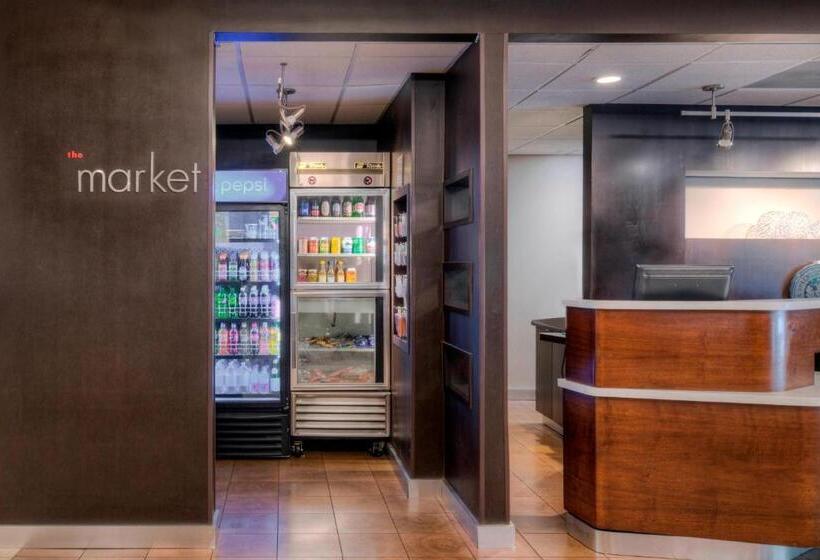 ホテル Courtyard Raleigh Crabtree Valley