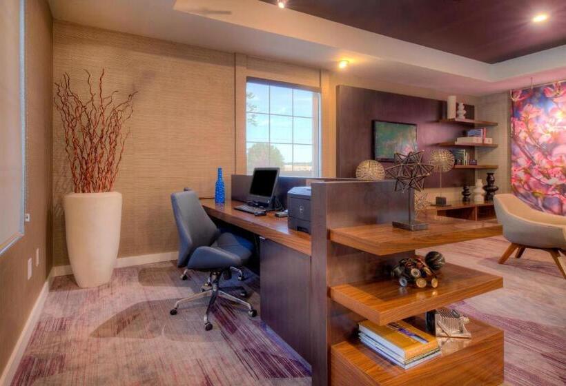 ホテル Courtyard Raleigh Crabtree Valley