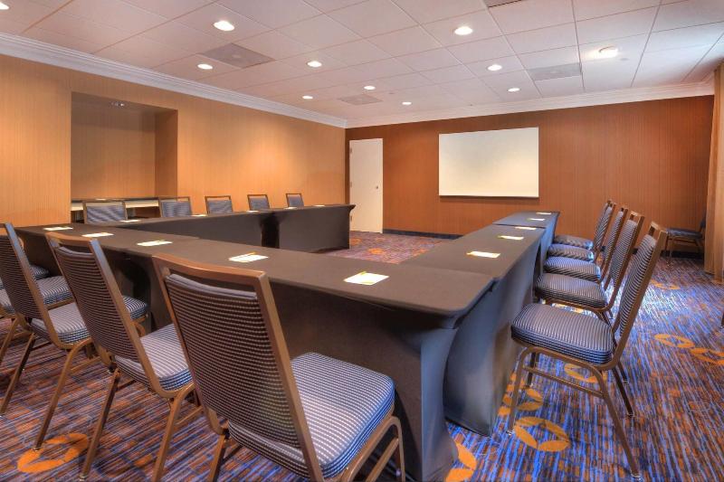 ホテル Courtyard Raleigh Crabtree Valley