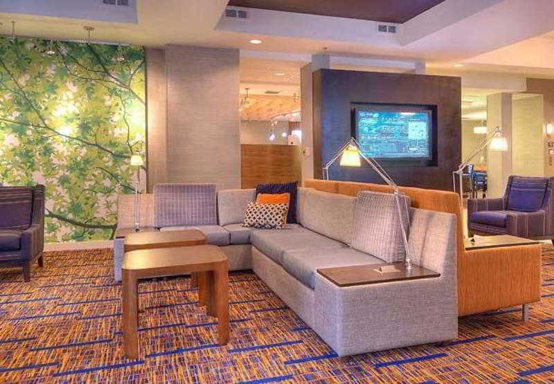 ホテル Courtyard Raleigh Crabtree Valley