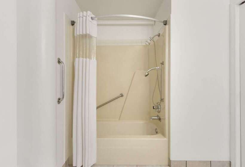 فندق Days Inn By Wyndham Lethbridge