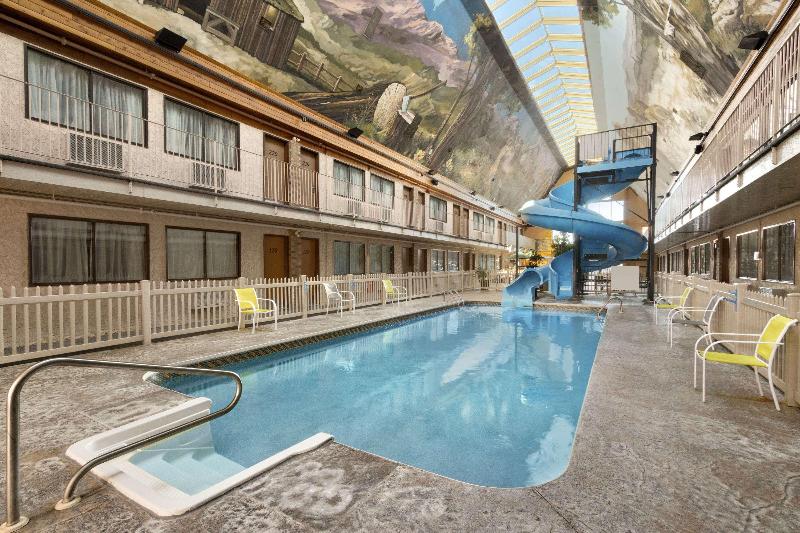 בית מלון כפרי Days Inn By Wyndham Lethbridge