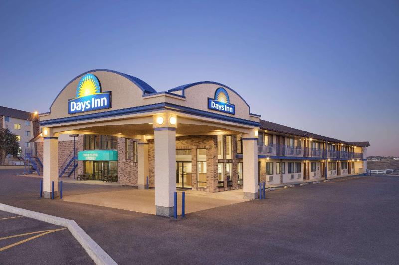 בית מלון כפרי Days Inn By Wyndham Lethbridge